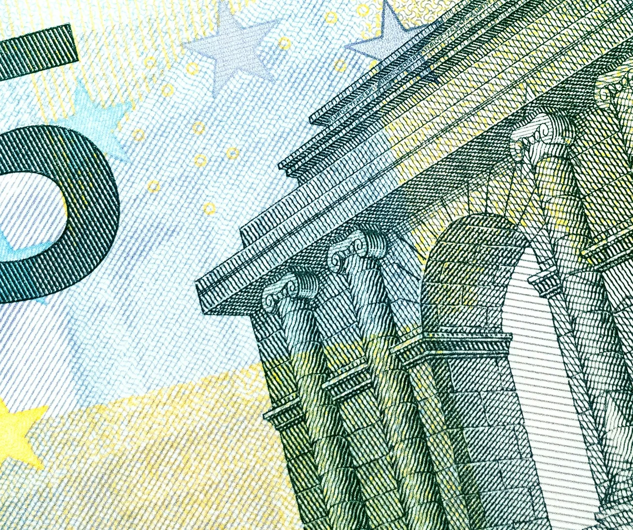 Close-up of a 5 Euro note showing a detailed arch design. Blue and yellow tones, with stars and fine lines, convey a sense of security and value.